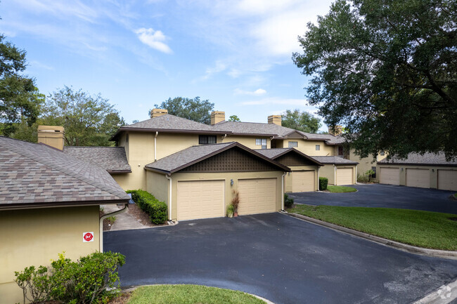 Building Photo - Lake Crest Condominium Association