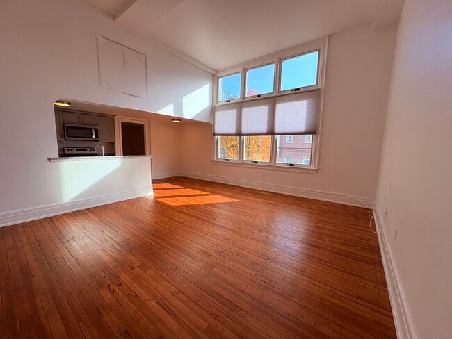 Building Photo - 1 E King St E