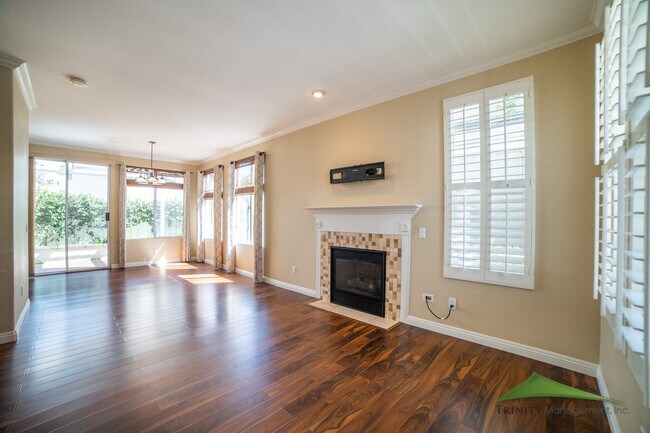 Building Photo - 1005 Cottage Way