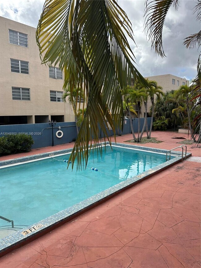 Foto del edificio - 399 NW 72nd Ave