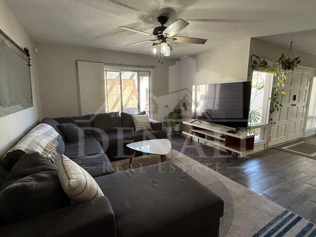 Foto del edificio - 7920 E Arlington Rd