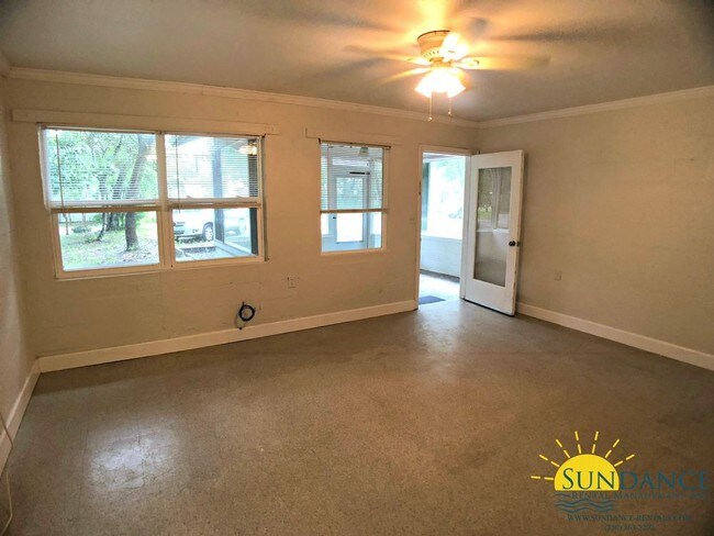 Building Photo - Quaint 2 Bedroom Cottage in Mary Esther