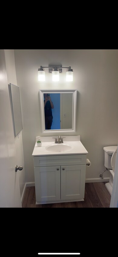Foto principal - 1220 Sir Francis Drake Blvd
