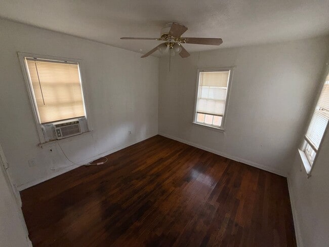 Building Photo - 3 bed 1 Bath Home