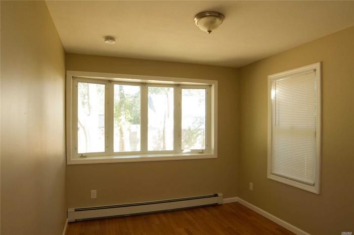 Building Photo - 3 bedroom in Coram NY 11727