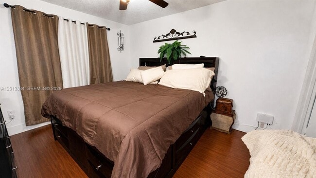 Foto del edificio - 460 S Park Rd