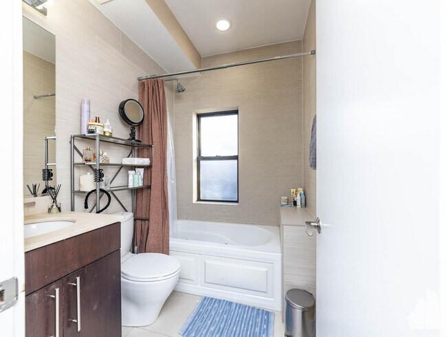 Foto del edificio - 1 bedroom in Chicago IL 60657