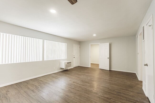 Foto del interior - 18407 Dearborn Street