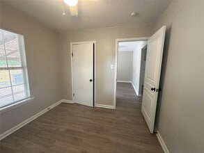 Building Photo - 515 Margil St