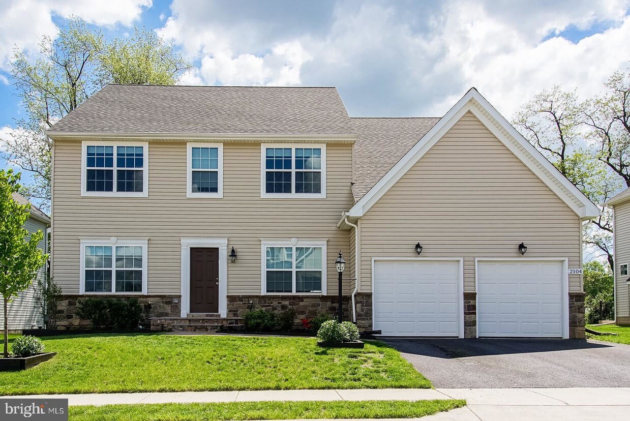 Primary Photo - 2104 Cohasset Court
