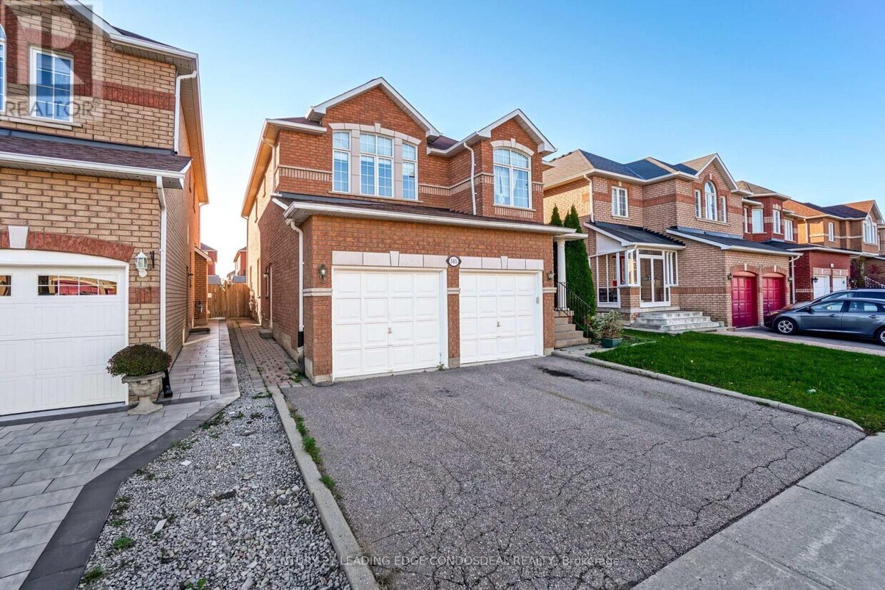 Photo principale - 585 Highglen Ave