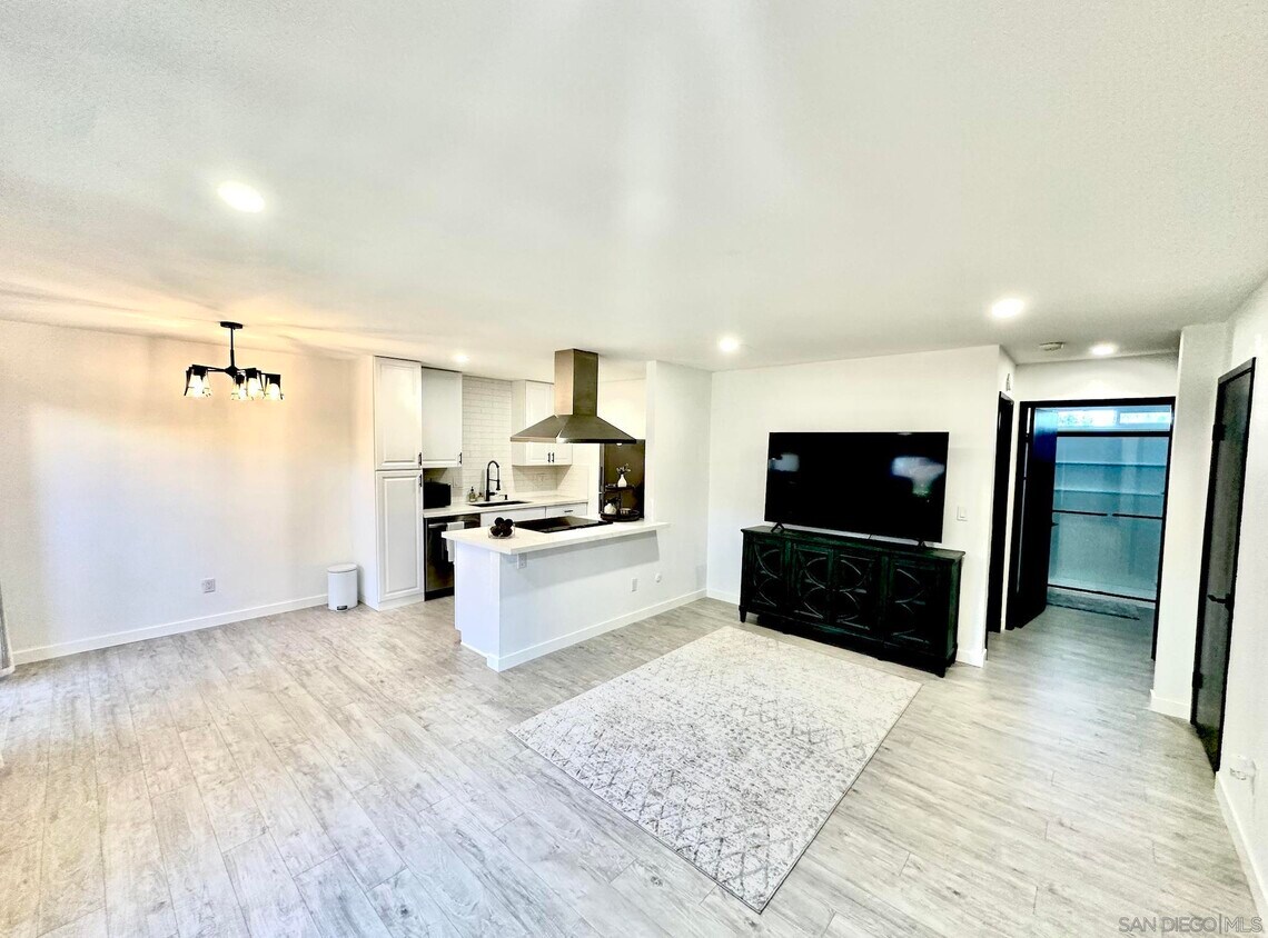 Foto principal - 9556 Carroll Canyon Rd
