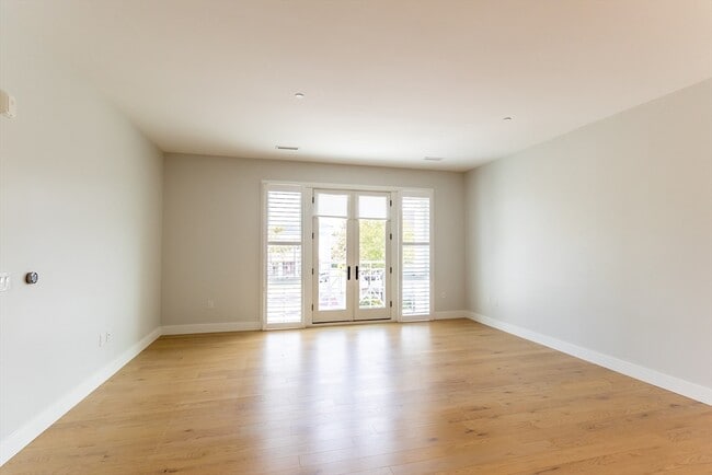 Building Photo - 10 Shipyard Dr