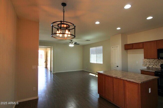 Foto del edificio - 1554 E Prickly Pear Pl