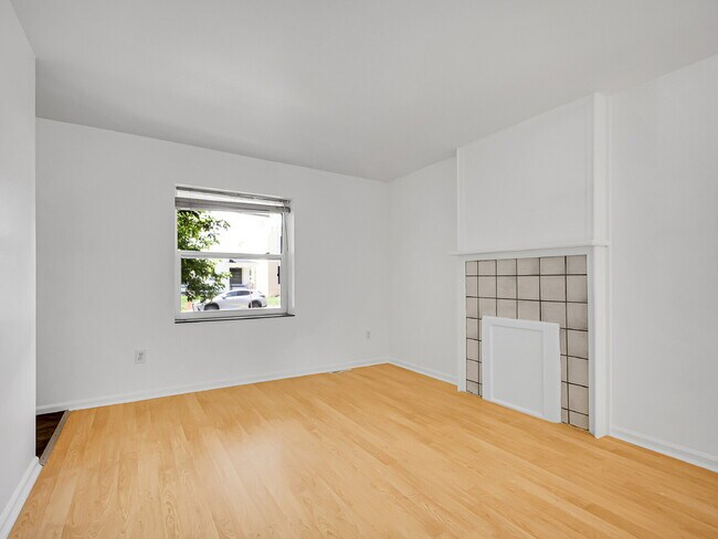 Foto del edificio - $1,550, 1 bed, 1 bath apartent near wash p...