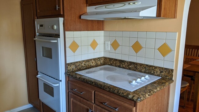 Kitchen - 5674 Windsor Way