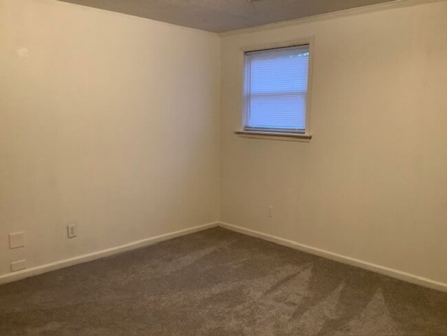 Building Photo - 1911 Rainbow Forest #3