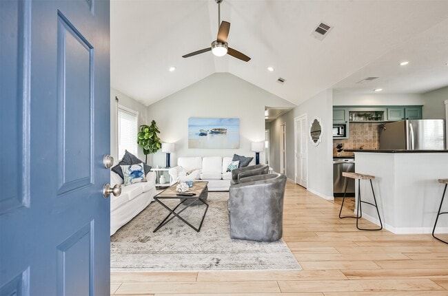 Building Photo - 21923 Frio Dr