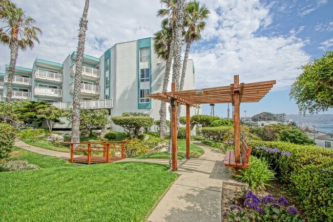 Foto del edificio - 2BR/2BA Condo with Stunning Ocean Views & ...