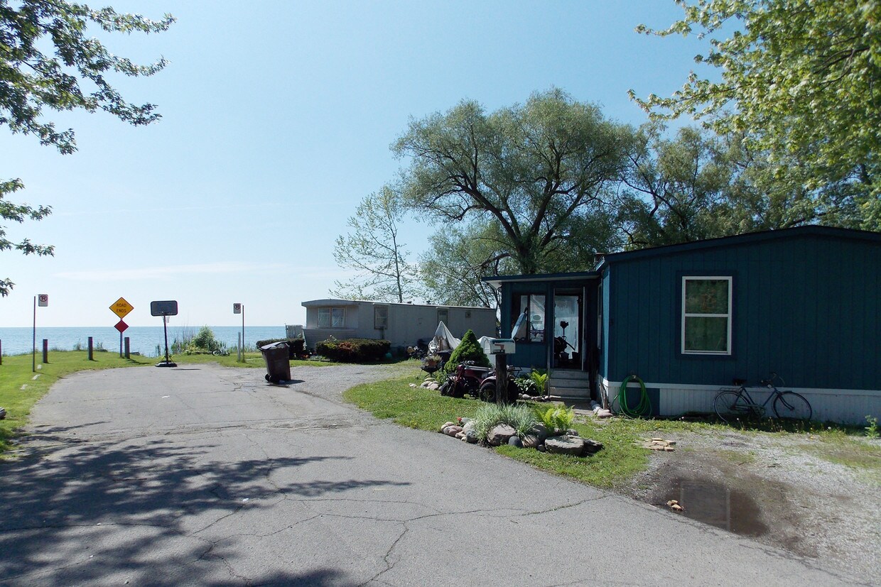 27860 Hickler Ln, Harrison Township, MI 48045 Apartments in Harrison