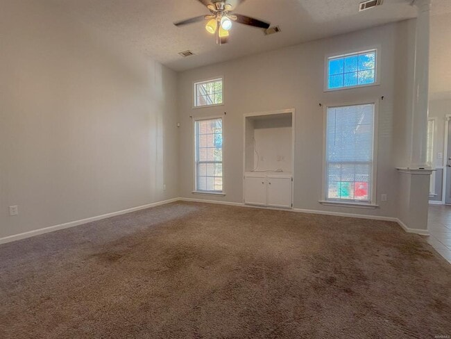 Building Photo - 905 Daisy Ct