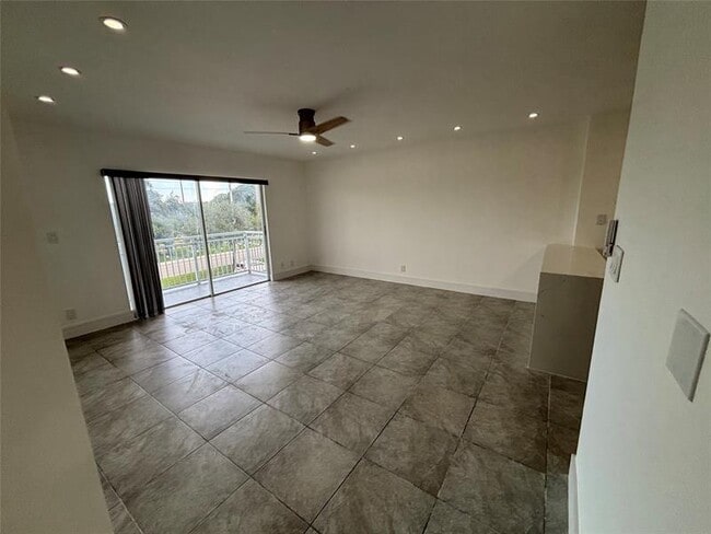 Building Photo - 505 S Pine Island Rd