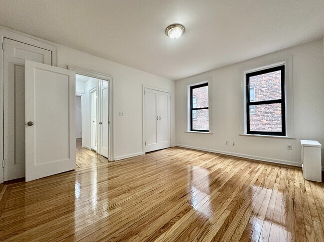 Foto del edificio - 44 Bennett Ave