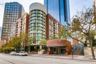 Building Photo - 440 N McClurg Ct