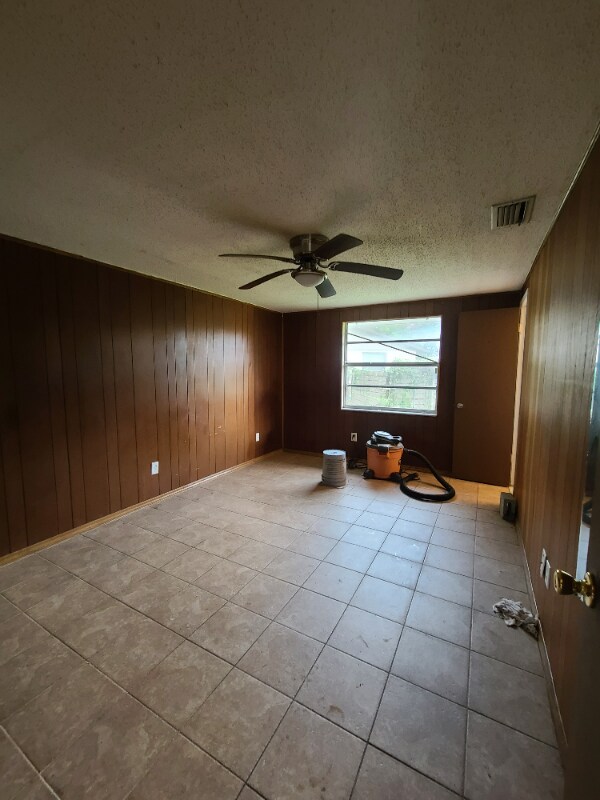 Building Photo - 3919 3rd Ave Dr E