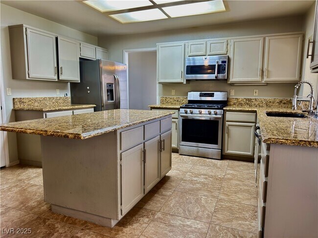 Building Photo - 1635 White Dr