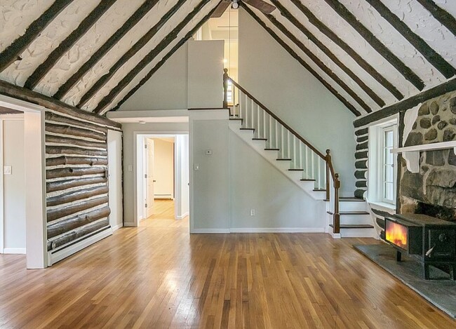 Foto del edificio - 53 Fayson Lake Rd