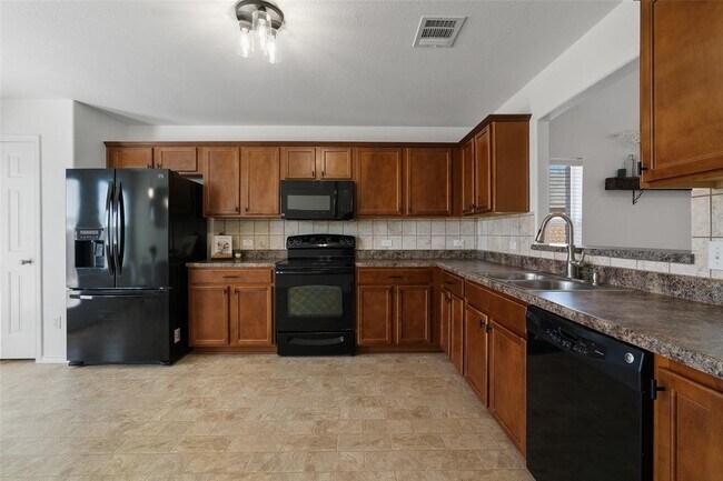 Building Photo - 900 Washburn Dr