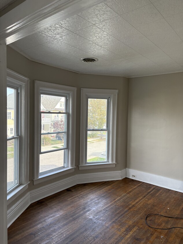 Living room - 31 Kenefick Ave