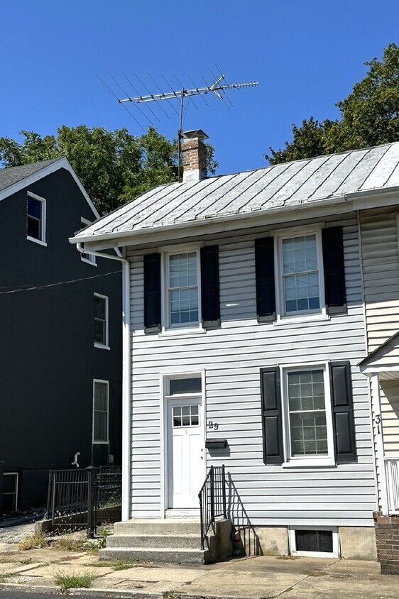 Primary Photo - 2 Bedroom Duplex in Downtown Westminster