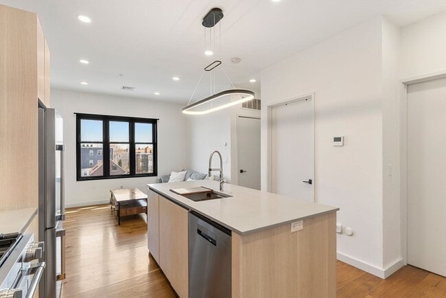 Foto del edificio - 211 Condor St