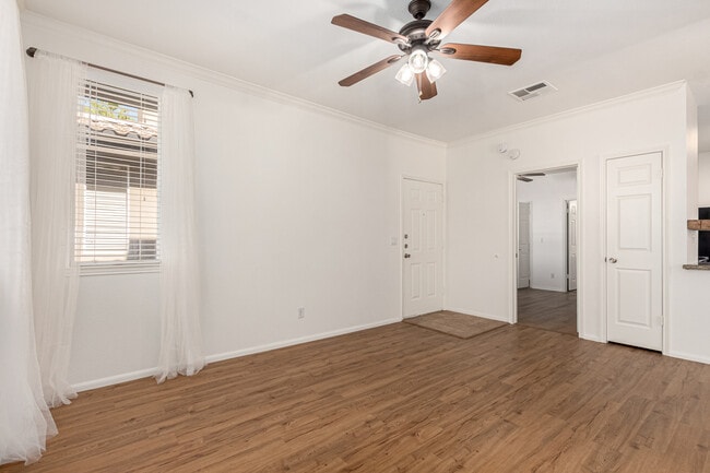 sala de estar - 7009 E Acoma Dr