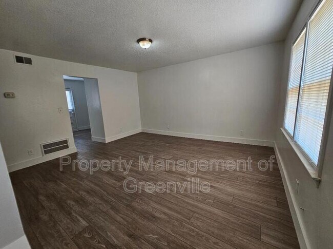 Building Photo - 220 Piney Mountain Rd