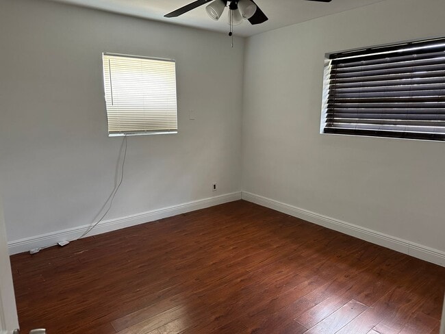 Building Photo - 4 bed 2 bath plus a den, could be a 5th bed.