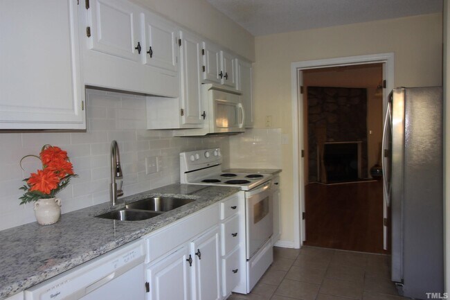 Foto del edificio - 111 Mossbark Ln