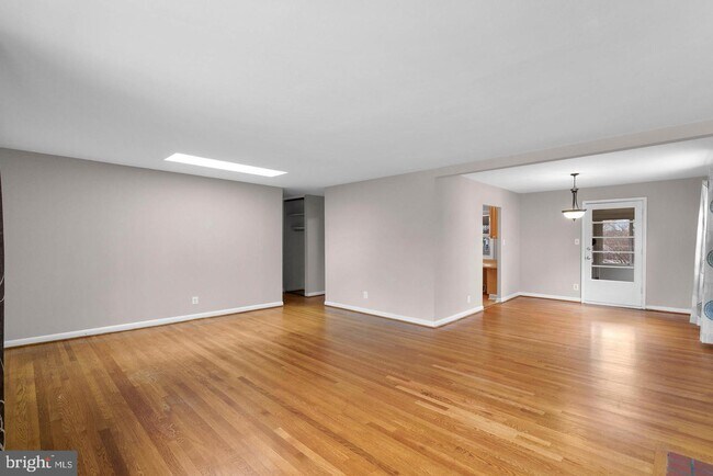 Building Photo - 1451 Wasp Ln