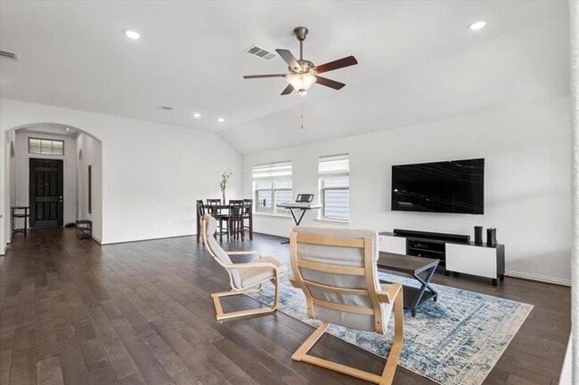 Building Photo - 404 Red Matador Ln