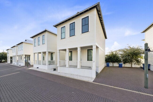 Building Photo - 7 W Gate