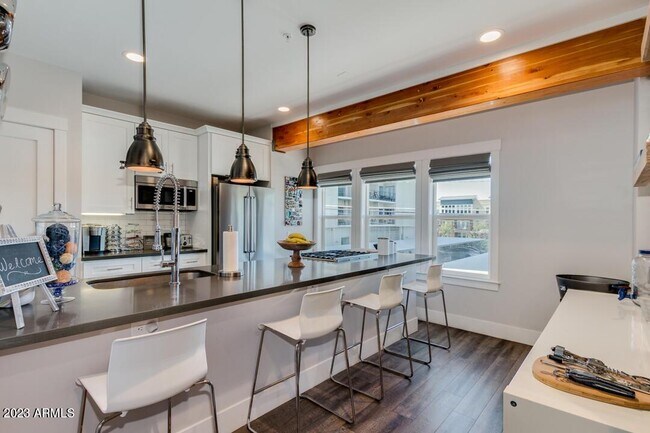 Foto del edificio - 816 N 3rd Ave