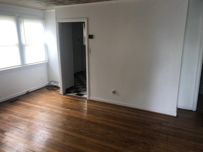 Foto del edificio - 817 Cheatwood Ave
