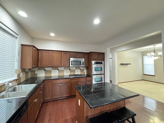 Foto del edificio - Luxurious 4BR/3BA Home for Rent