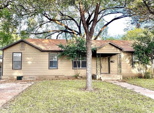 Building Photo - 1903 S Main St