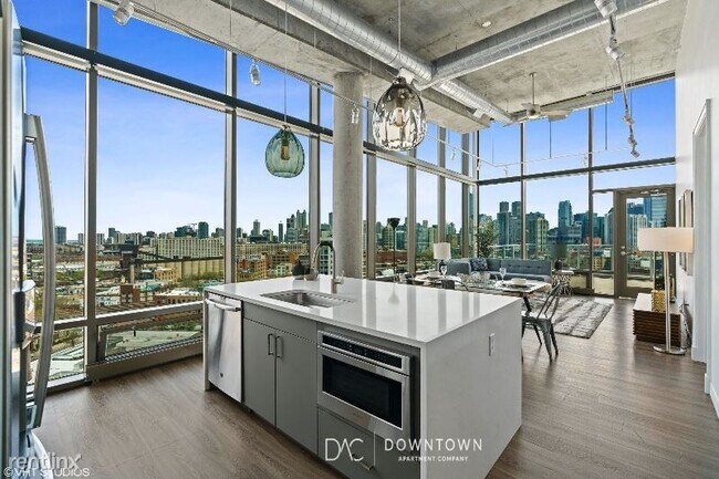 Building Photo - 2 br, 2 bath Apartment - 1010 W Chicago Ave