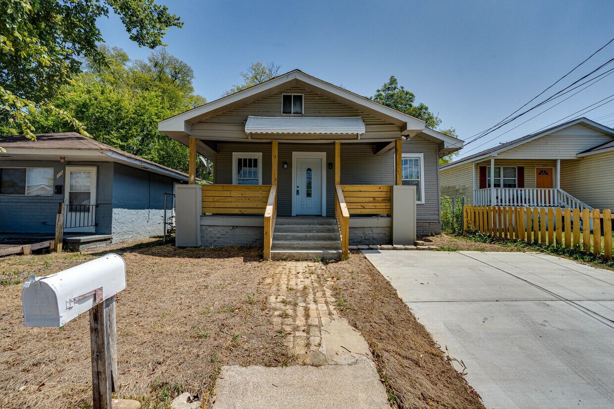 Foto principal - 3 bedroom renovated home!
