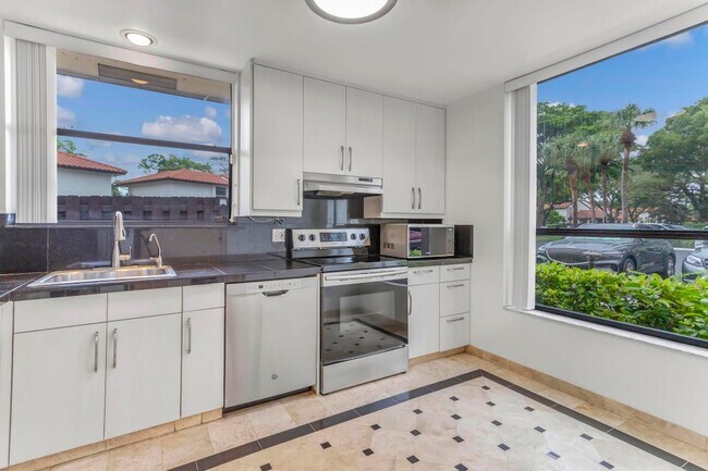 Foto del edificio - 5790 Fox Hollow Dr