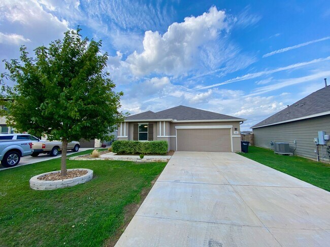 Building Photo - Spacious 4-Bedroom Home in New Braunfels –...